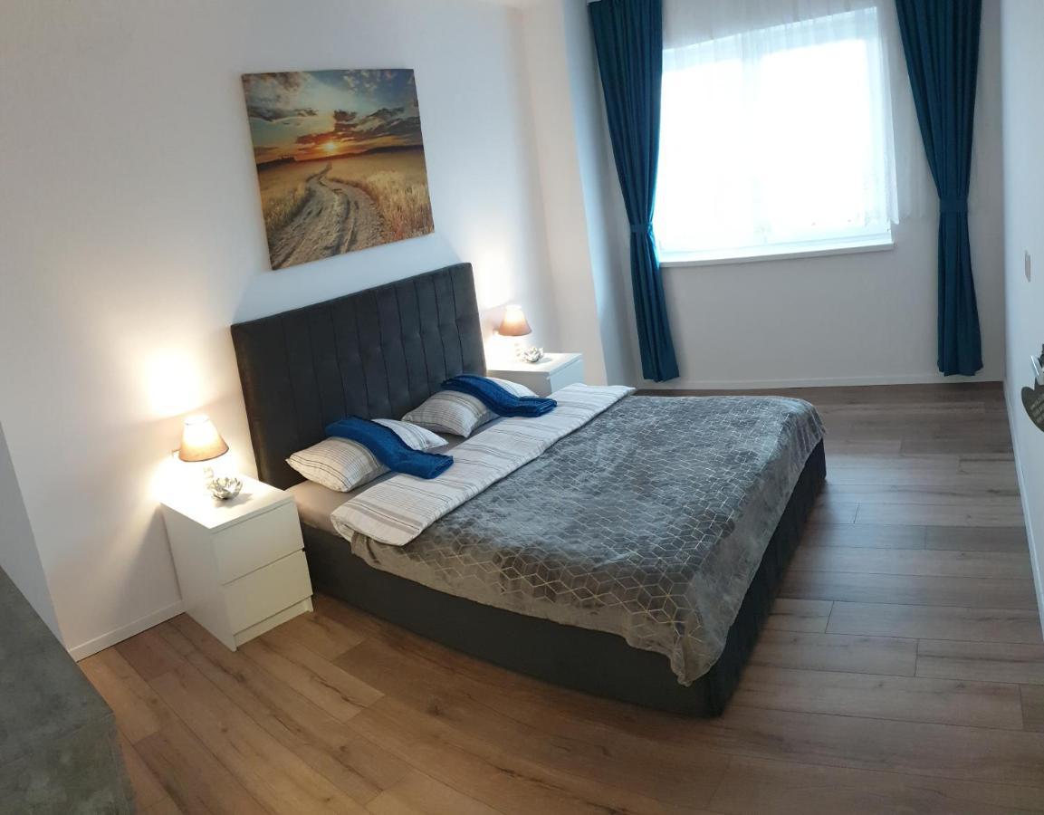 Iosia Apartment 203 Oradea Exteriör bild